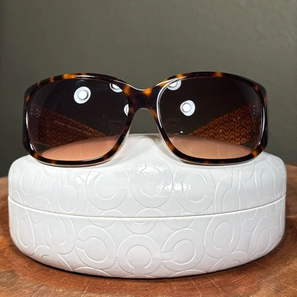 COACH TORTOISE MADELINE HANG TAG SUNGLASSES WITH HARDSHELL CASE display picture 2